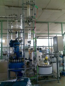 Reactor piloto con reflujo y destilación